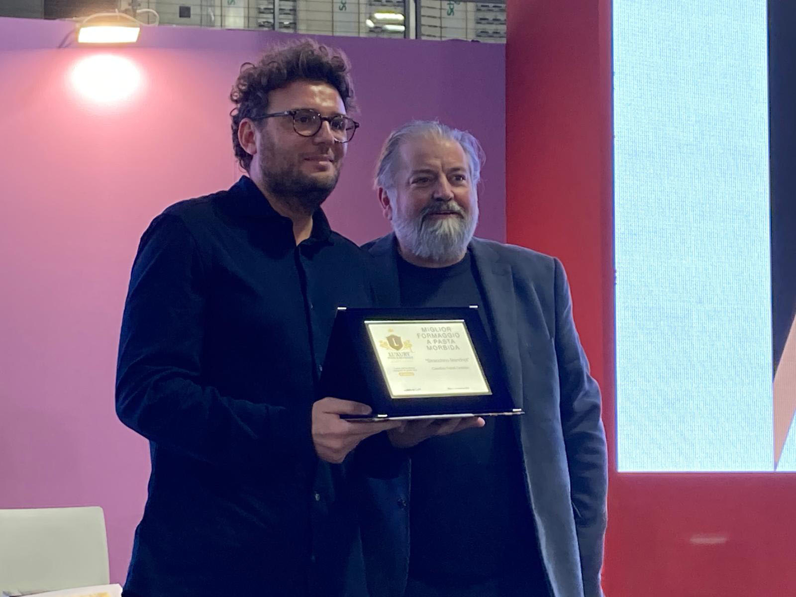 Denis Moro, amministratore del Caseificio Fratelli Castellan, riceve il premio “Luxury Food & Beverage Quality Award 2024”