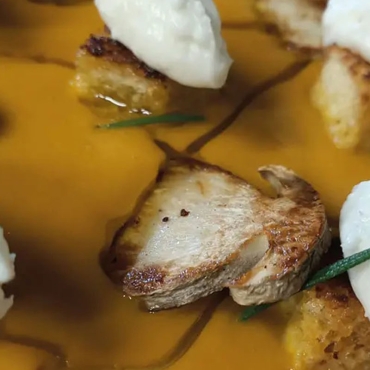 Vellutata di zucca, porcini arrosto, pan brioches al rosmarino e Casatella Trevigiana DOP Matteo Cibin